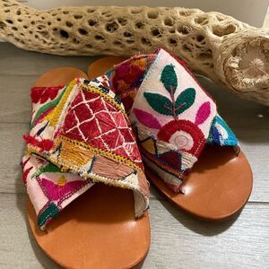 NWOT Free People Momo New York
Embroiderd Sunny Days Slip On Sandals size 6